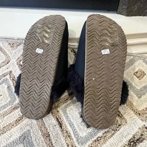 NWT Aerie Black Fuzzy Clogs/Slippers Size 6 thumbnail 4