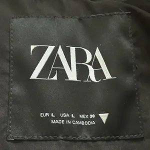 Zara Women's Black Gilet vest. Size L thumbnail 6