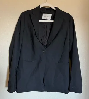 Aritzia Babaton‎ Wool Blazer Sz 4 Black Boxy Fit thumbnail 1
