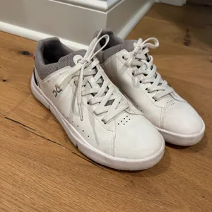 On Women's The Roger Advantage Trainers Sneaker Shoes thumbnail 2
