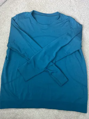 Women’s Lululemon Long Sleeve Top thumbnail 1