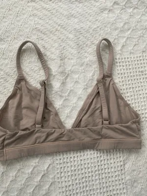 SKIMS Triangle Fits Everybody Bralette thumbnail 2