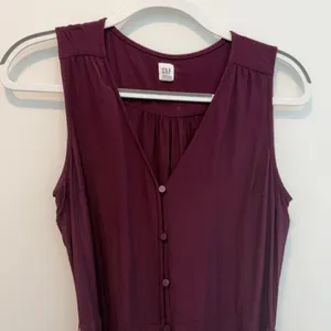 GAP Women's Medium Burgundy Sleeveless Button Front Midi Dress Tie Waist thumbnail 2