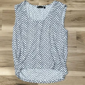 Athleta Breezy Chevron Muscle Tank Top Blue White Athletic Women’s Large thumbnail 4