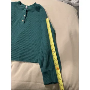 Old Navy Oversize Cozy Waffle Knit Cropped Henley Green Sz L thumbnail 5