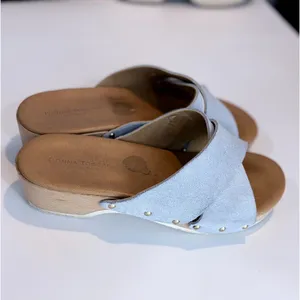 Donna Toscana Italy Light Blue Suede Studded Wood‎ Wedge Slide Sandals Mules 8.5 thumbnail 3