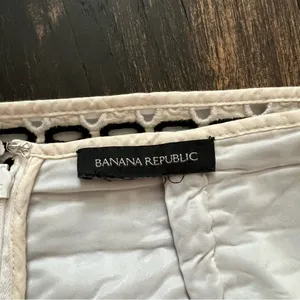Women’s Banana Republic Skirt Size 6 Black White Embroidered Eyelet Pencil Boho thumbnail 4