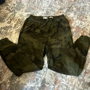 Hollister Camo Pants thumbnail 1
