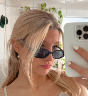 Sunglasses thumbnail 1