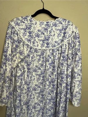 Lanz of Salzburg Cotton Flannel Tyrolean Purple Floral Cottagecore Nightgown thumbnail 10