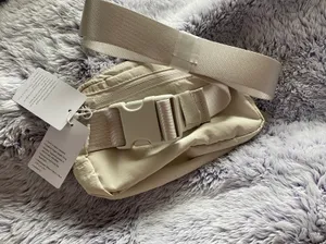 Lululemon Everywhere Belt Bag thumbnail 3