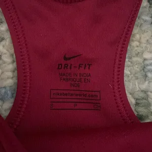 Nike DRI-FIT Women’s Sports Bra Red/Pink Size S thumbnail 2