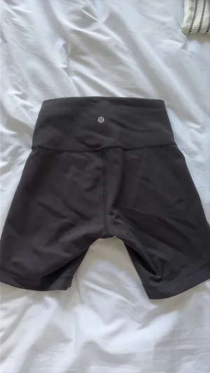 Lululemon High-Rise Shorts 6" thumbnail 2