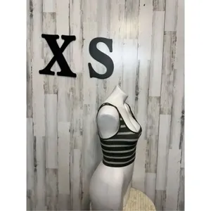 No boundaries crop top thumbnail 3