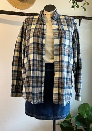 L.L. Bean Blue Plaid 100% Cotton Long Sleeve Button Down Shirt Size Large thumbnail 1