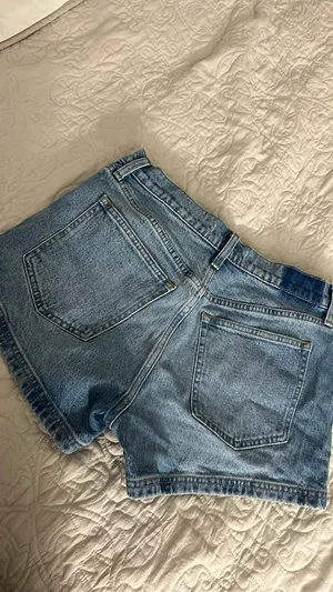 Abercrombie High-Rise 90s Relaxed Cut-Off Shorts thumbnail 3