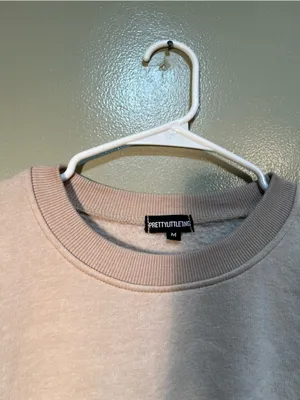 PrettyLittleThing Women's Size Medium Cropped Crewneck Sweatshirt Beige Fleece thumbnail 9