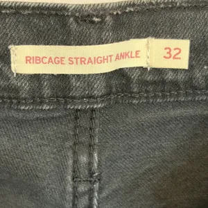 Levis 501 Original Cropped Jeans Faded Black High Rise Button Fly 72693-0134 W32 thumbnail 6