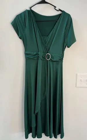 Elegant Emerald Green Surplice Dress with Decorative Waist thumbnail 1