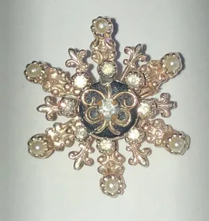 Vintage Gold Tone Snowflake Faux Pearl Brooch thumbnail 1