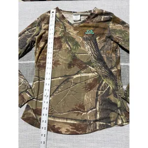 Realtree AP Camo‎ Long Sleeve V Neck Shirt Women's Size S/P Hunting Outdoor thumbnail 2
