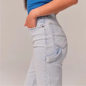 Abercrombie Light Wash The 90’s Straight Ultra High Rise Carpenter Jeans thumbnail 8