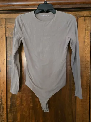 O Abercrombie & Fitch Soft A&F Collection Crewneck Tee in Taupe Small thumbnail 1