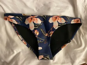 Neoprene Bikini Size M thumbnail 2