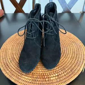 Clarks Black Suede Ankle Boots size 9.5‎ thumbnail 2