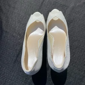 🤍 NWOT David’s Bridal Size 8.5 Layla White Peep Toe Pumps Heels 🤍 thumbnail 18
