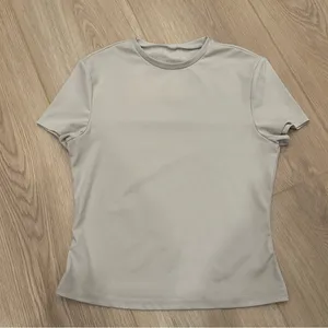 Boohoo Basic Short Sleeve Top thumbnail 1