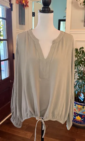 O’Neill NWOT Evergreen V-Neck Balloon Sleeve Flowy Blouse with Tie Bottom thumbnail 1