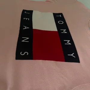 Tommy Hilfiger Pink Graphic Tee size S thumbnail 3
