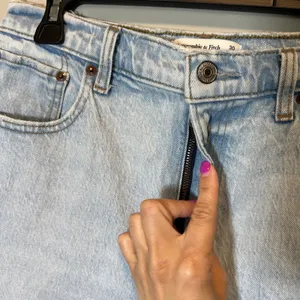 Abercrombie & Fitch Curve Love 90s Straight Ultra High‎ Rise Jeans Light Wash 10 thumbnail 5
