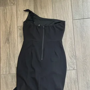 Windsor Black One-Shoulder Gown thumbnail 7