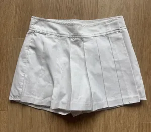 Aritzia Women’s White Pleated Tennis Skort Shorts thumbnail 1