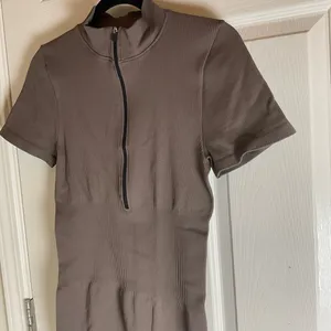 OQQ Seamless Ribbed Quarter-Zip Bodycon Mini Dress - Coffee Brown - Size L thumbnail 3