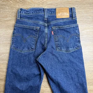 Levi's Premium Wedgie Straight Jeans Womens 23 High Rise Crop Raw Hem Blue 23x26 thumbnail 11