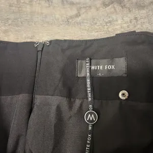 NWT White Fox Black Mini Pleated Skirt Size Large thumbnail 3