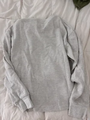 Gray Henley Size M thumbnail 4