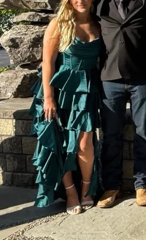 Windsor Set prom Dress thumbnail 3