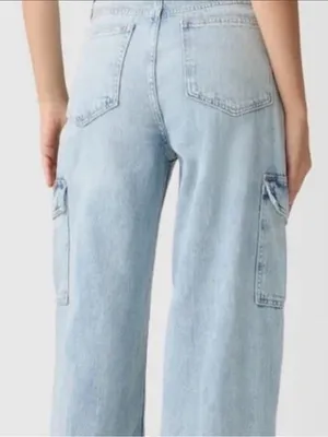 Old Navy Extra High-Waisted Sky-Hi Wide Leg Cargo Jeans - Light Wash 10 thumbnail 3