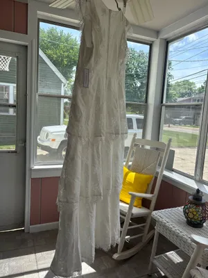 Premier Amour White Lace dress thumbnail 2