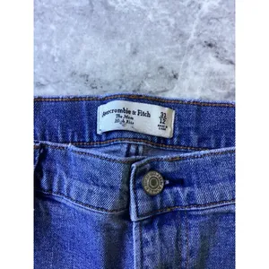 Abercrombie & Fitch The Mom High Rise Jeans Medium Wash Blue Size 31 12 Regular thumbnail 2