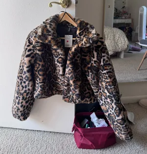 H&M Cheetah Sweater thumbnail 1