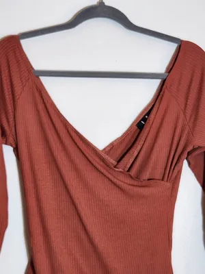 Lulus Rust Red Surplice Ribbed Knit Top Size Medium NWT thumbnail 2