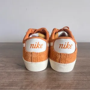 NIKE NEW Women's Blazer Low '77 Monarch Shoe Size 7.5 #B1897 thumbnail 4
