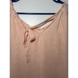 LC Lauren Conrad Peach Rose Floral Cap Sleeve Tie Back‎ Blouse Womens Small thumbnail 4