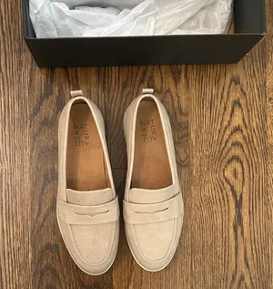 Naturalizer Light Tan Slip-On Loafers 8.5 thumbnail 1