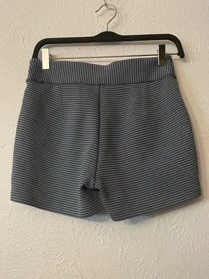 Lululemon Shaped Short Women's Striped Performance Shorts Size 6 thumbnail 4